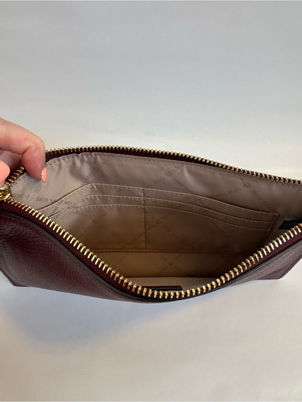 Michael Kors Women’s Jet Set Travel Burgundy Leather Wristlet with Gold Logo - Picture 5 of 9